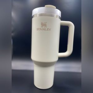 Stanley 40oz 2.0 Tumbler in CREAM
